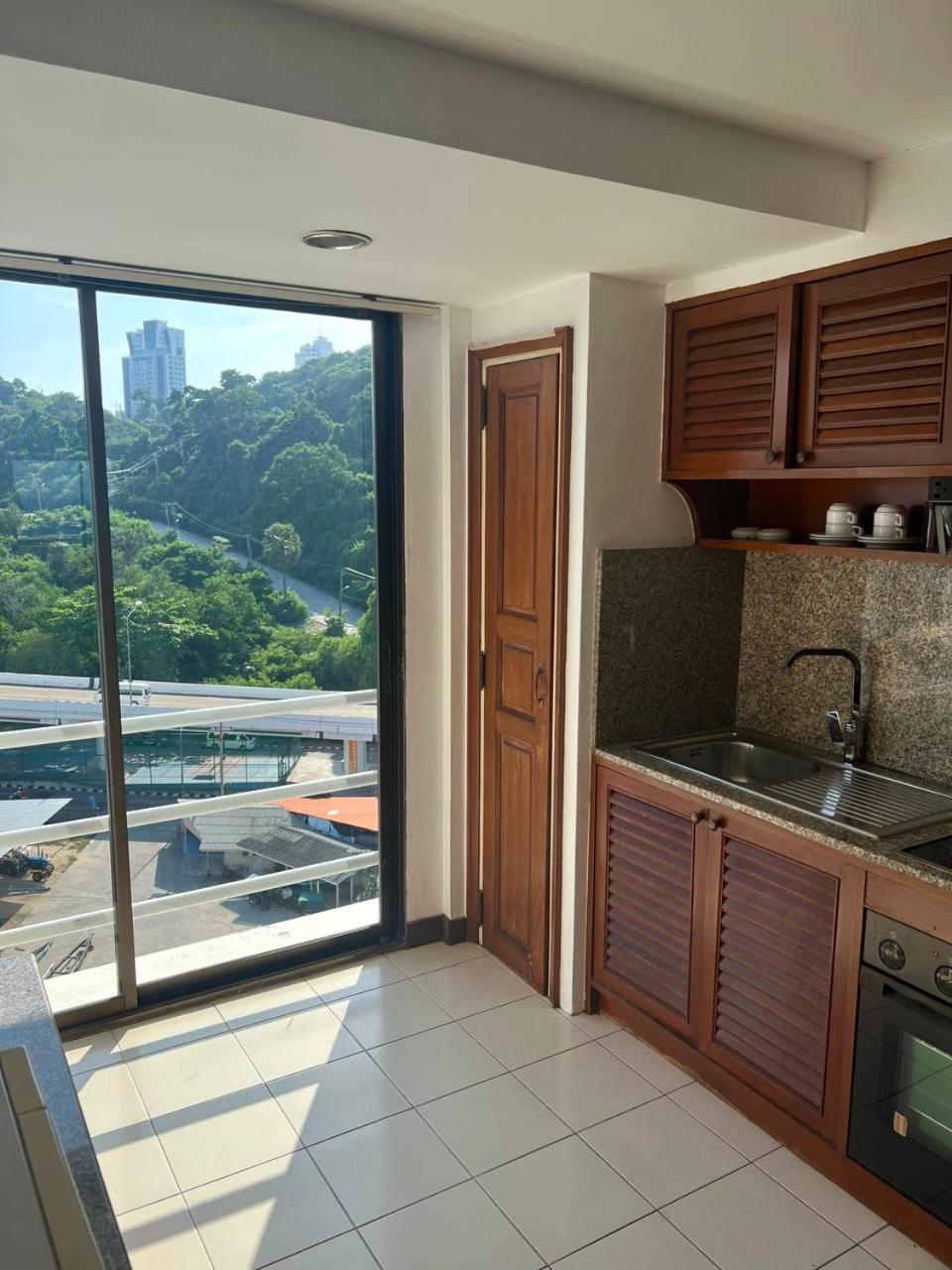 The Monaco Residence Pattaya Bagian luar foto