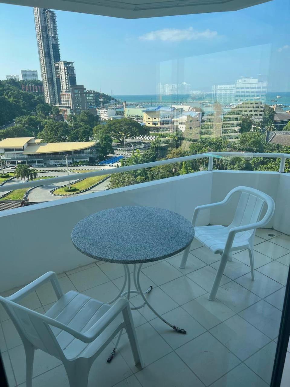 The Monaco Residence Pattaya Bagian luar foto